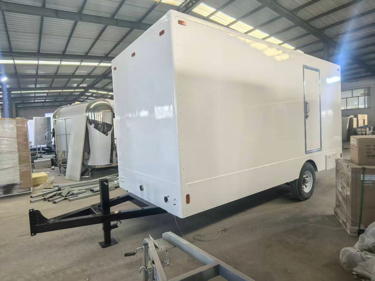 RF-4 – Luxury Restroom Trailer