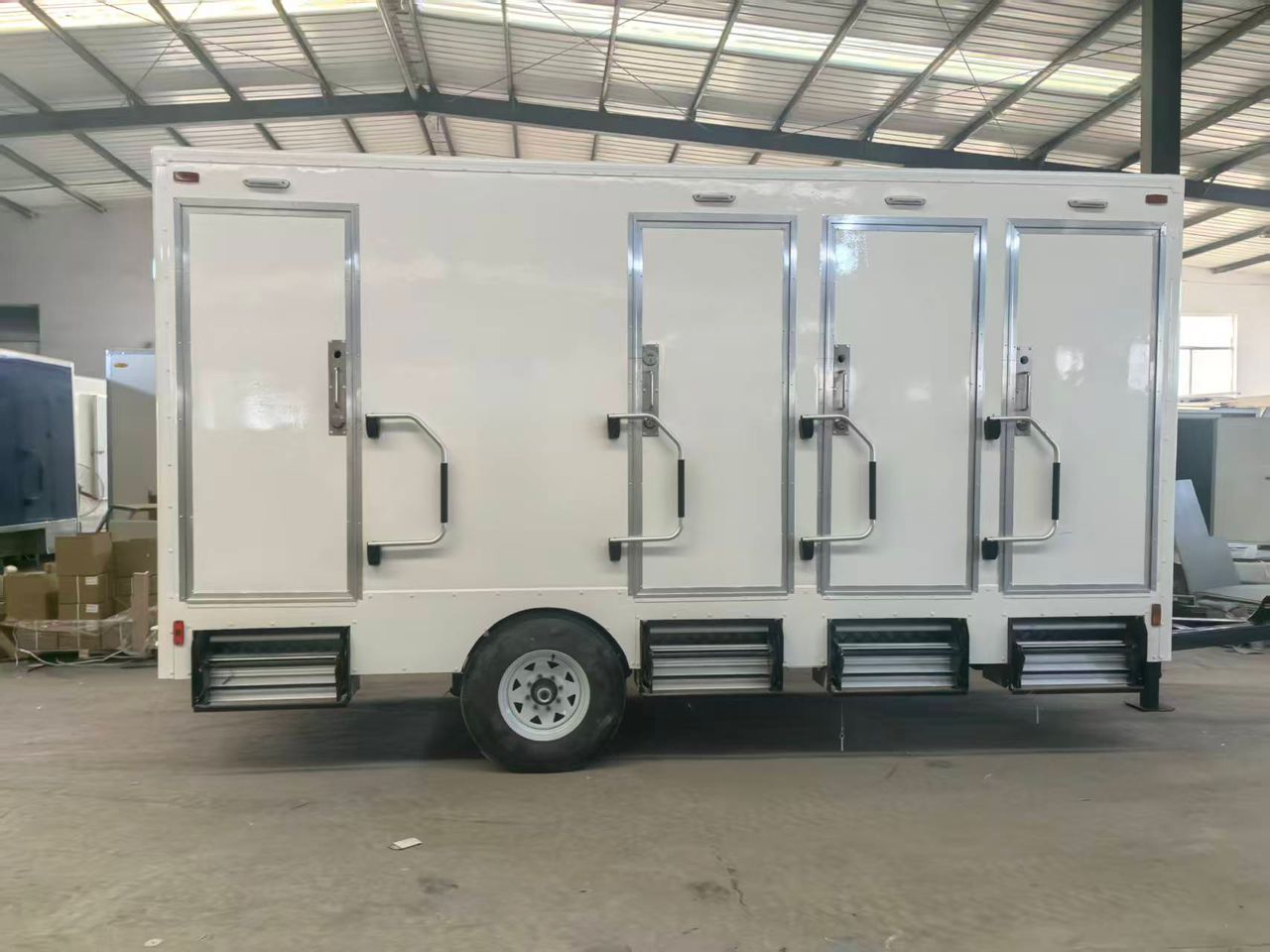 RF-4 – Luxury Restroom Trailer