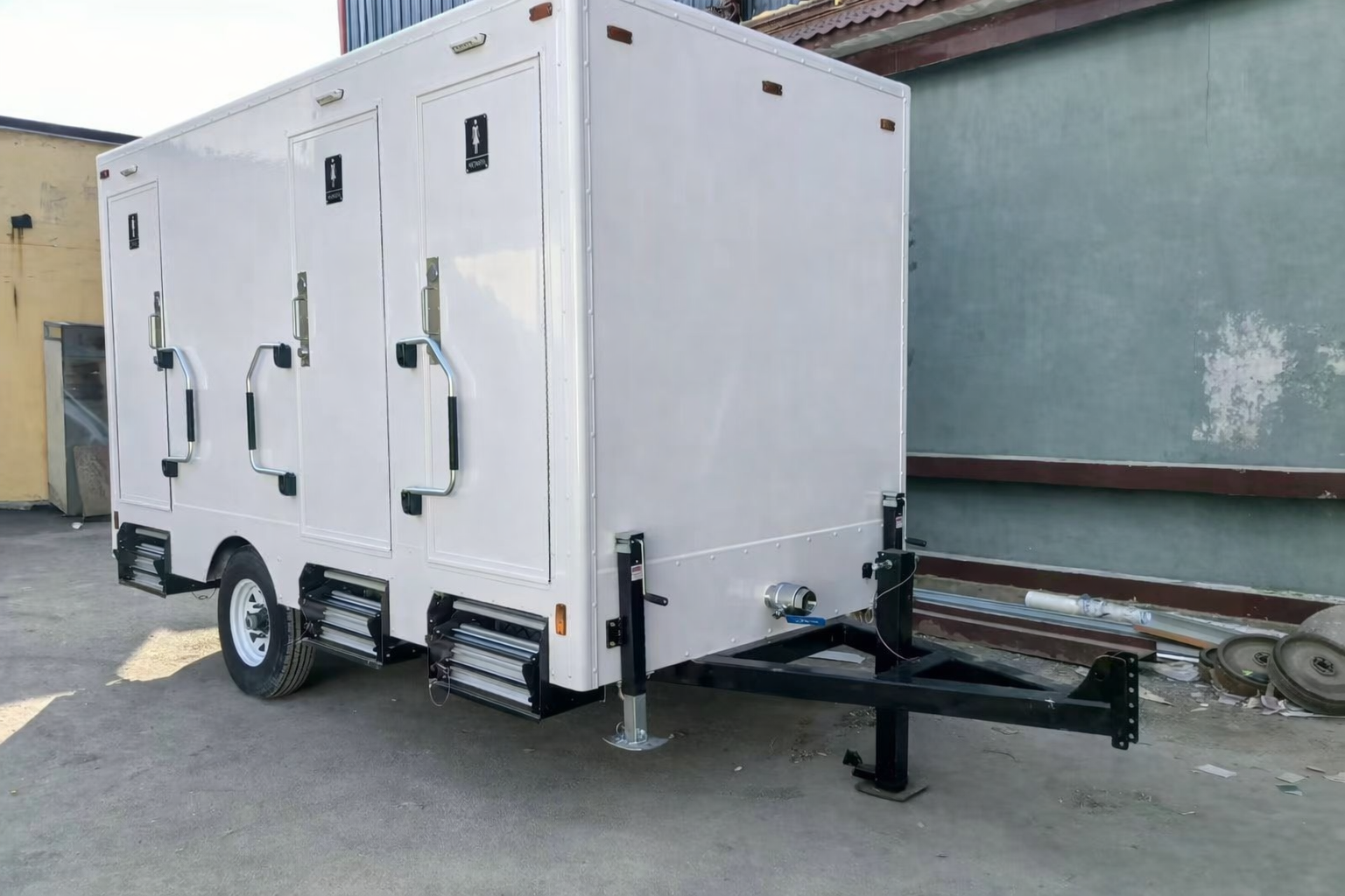 RF-3 – Luxury Restroom Trailer