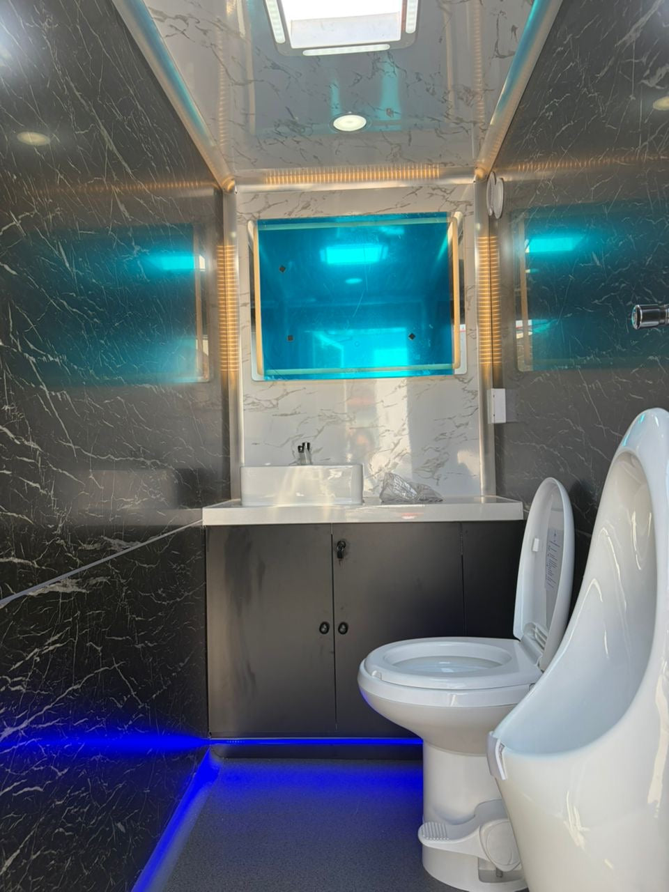 RF-3 – Luxury Restroom Trailer