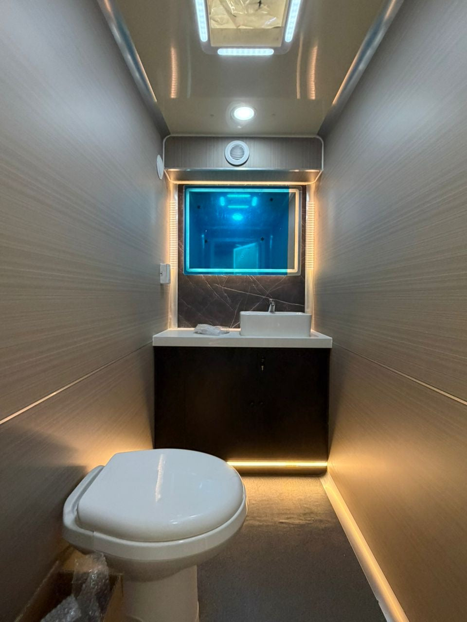 RF-3 – Luxury Restroom Trailer