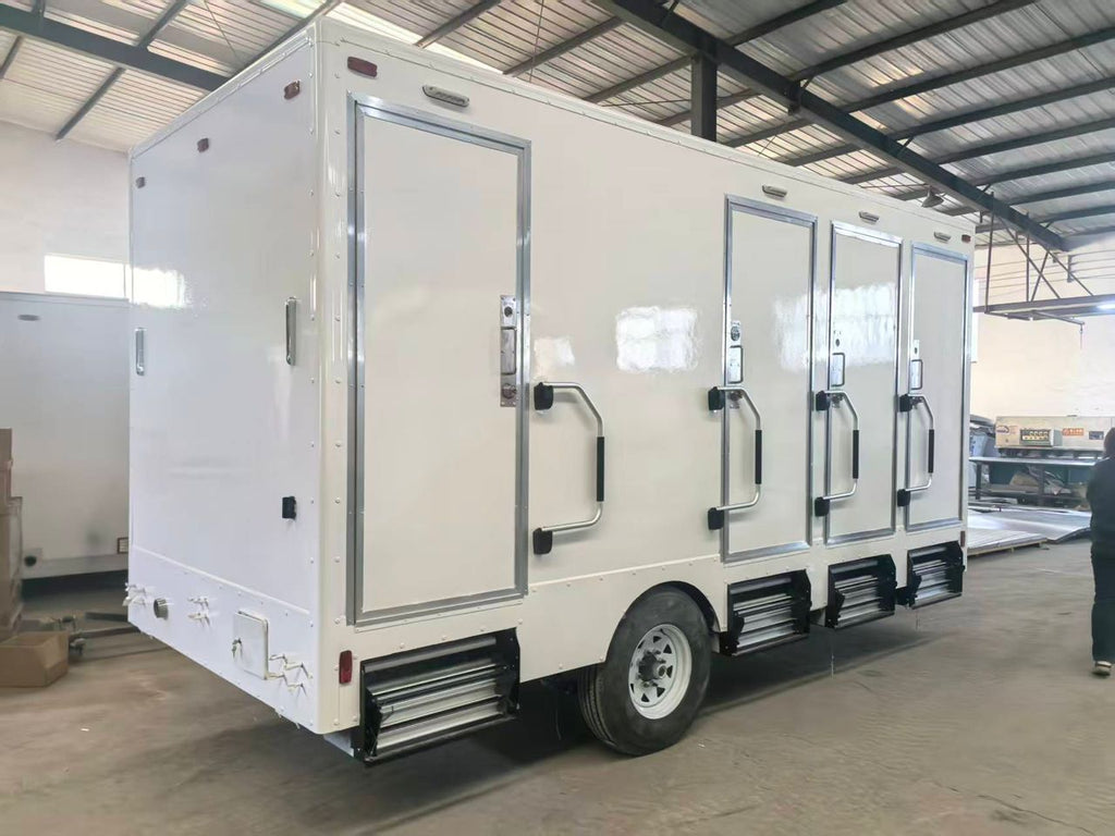 RF-4 – Luxury Restroom Trailer