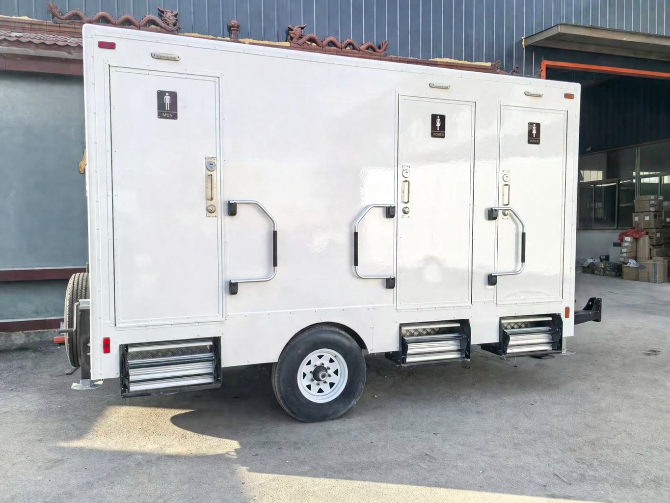RF-3 – Luxury Restroom Trailer