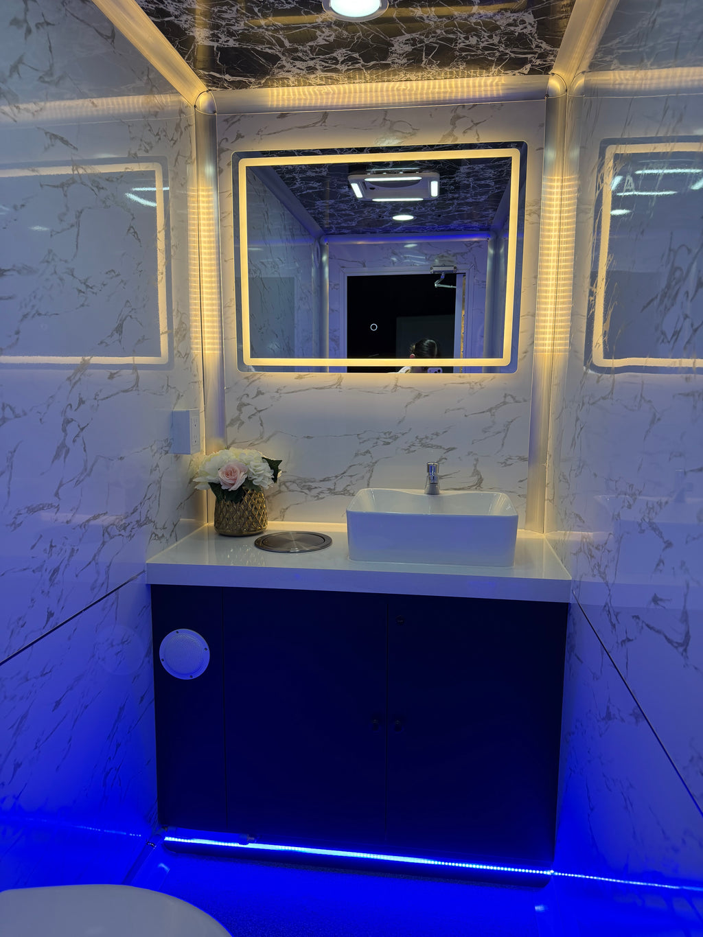 RF-3 – Luxury Restroom Trailer