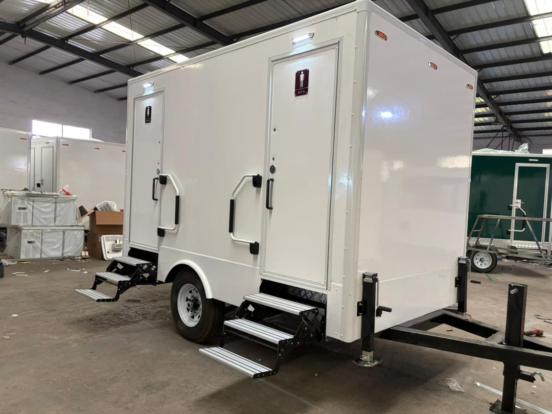 RF-2 – Luxury Restroom Trailer