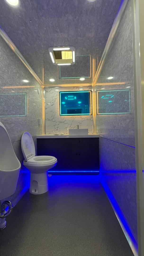 RF-2 – Luxury Restroom Trailer