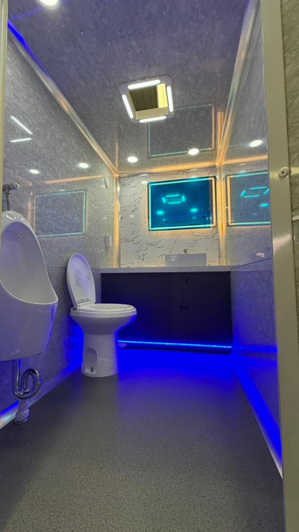 RF-2 – Luxury Restroom Trailer