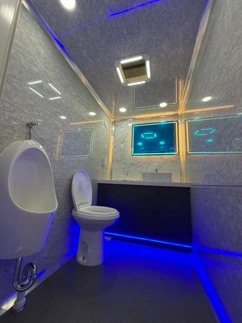 RF-2 – Luxury Restroom Trailer