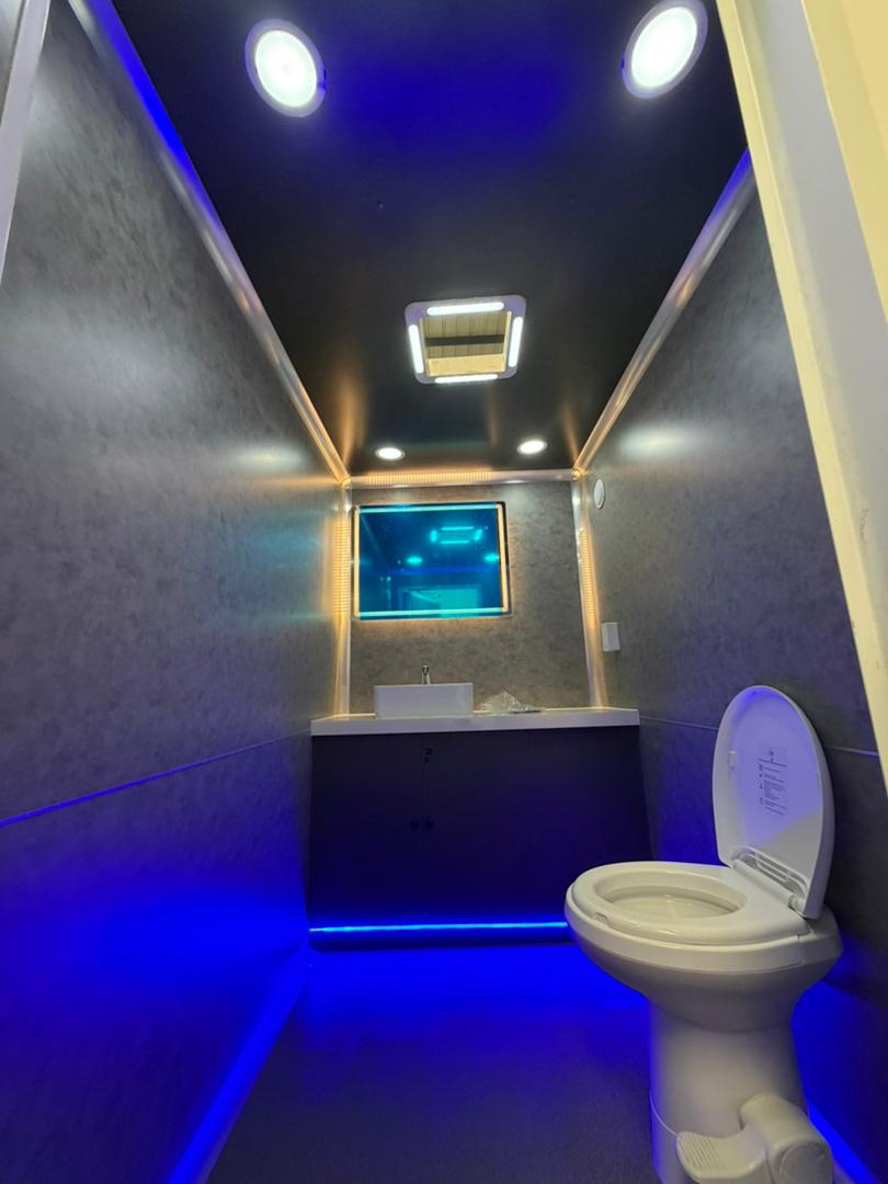 RF-2 – Luxury Restroom Trailer