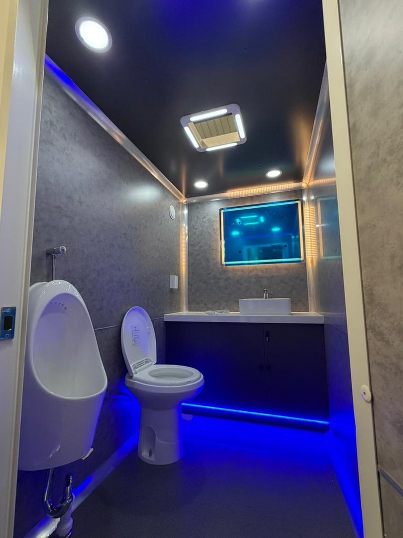 RF-2 – Luxury Restroom Trailer