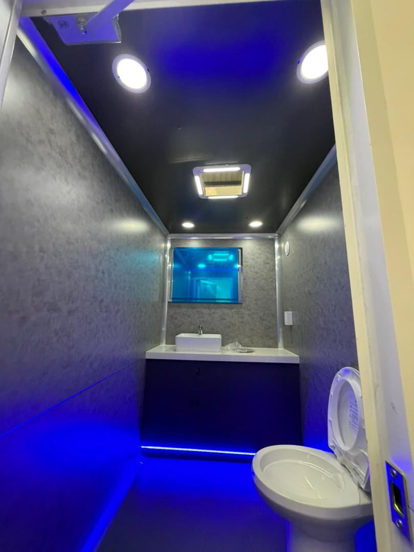 RF-2 – Luxury Restroom Trailer