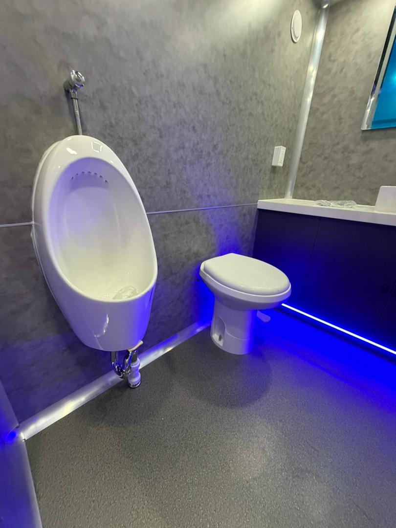 RF-2 – Luxury Restroom Trailer