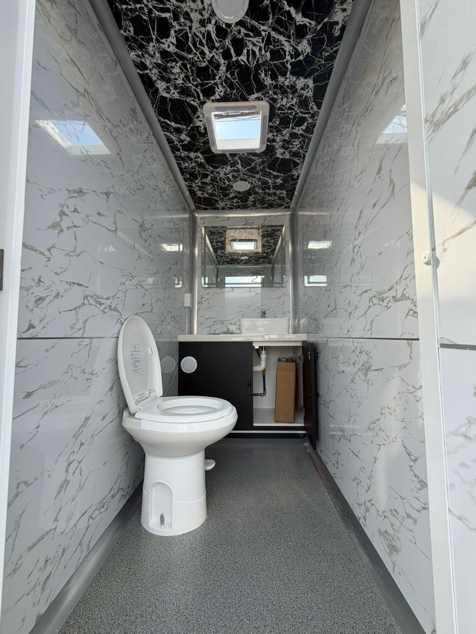 RF-3 – Luxury Restroom Trailer