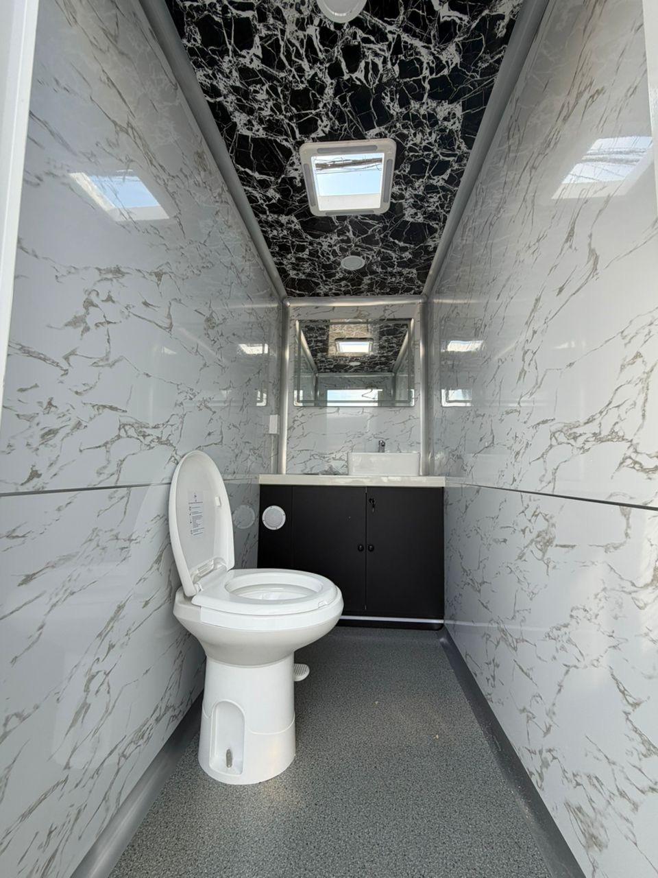 RF-3 – Luxury Restroom Trailer