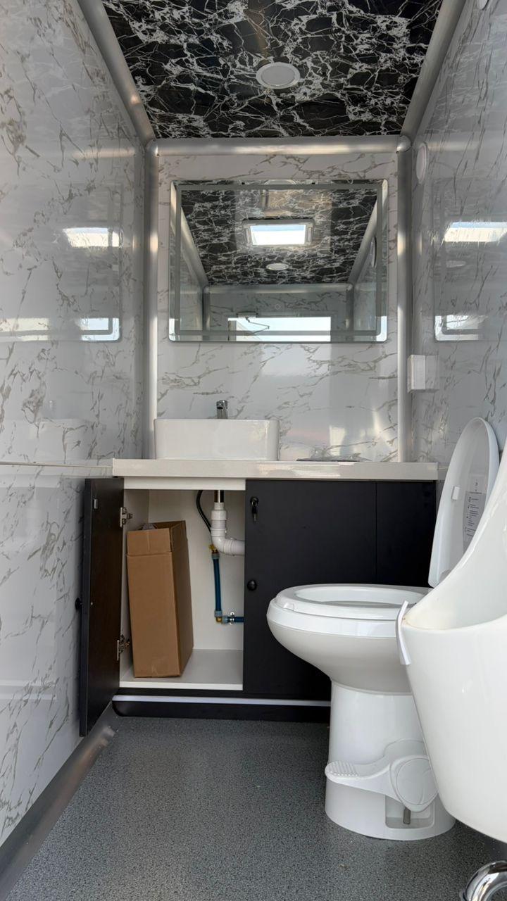 RF-3 – Luxury Restroom Trailer