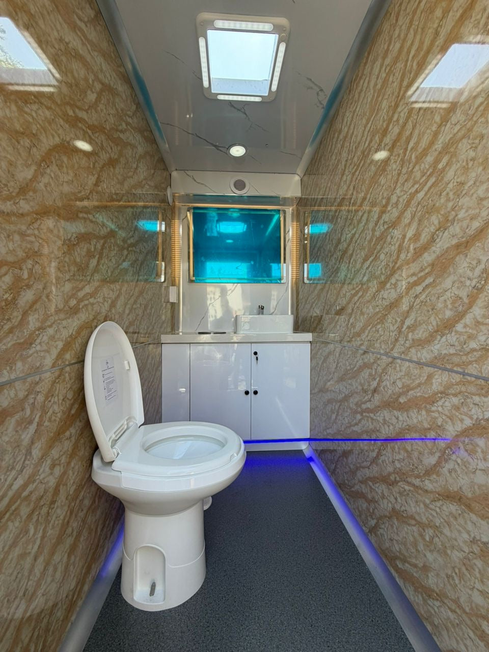 RF-3 – Luxury Restroom Trailer